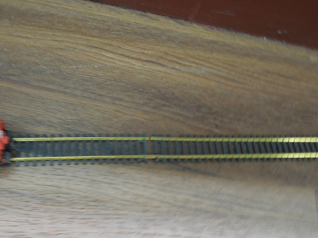 q931 Vintage Chicago Great Western Red 4 Locomotive Engines and 2 Coach Train Set along with Track Rare