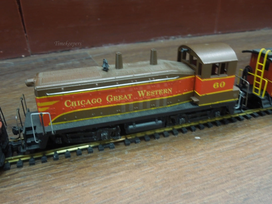 q931 Vintage Chicago Great Western Red 4 Locomotive Engines and 2 Coach Train Set along with Track Rare