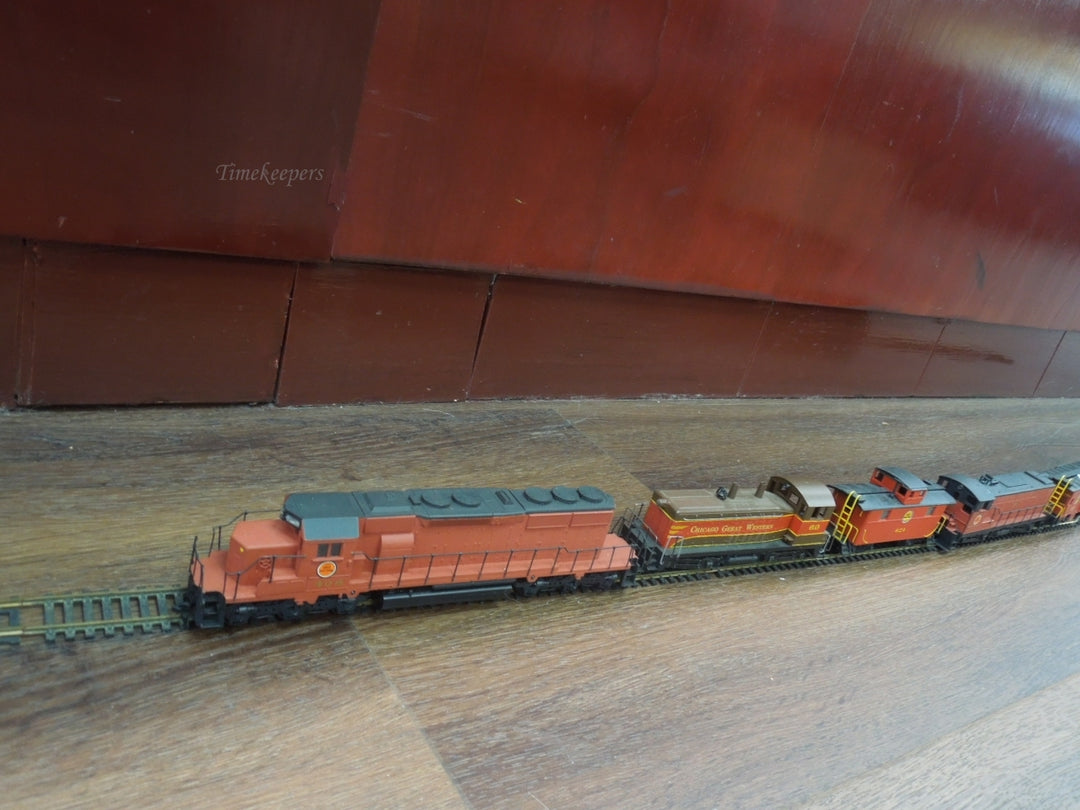 q931 Vintage Chicago Great Western Red 4 Locomotive Engines and 2 Coach Train Set along with Track Rare