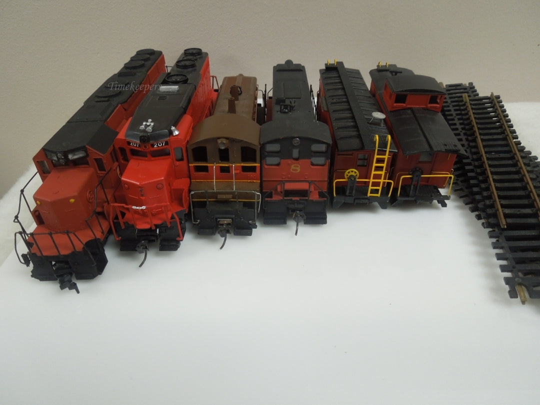 q931 Vintage Chicago Great Western Red 4 Locomotive Engines and 2 Coach Train Set along with Track Rare