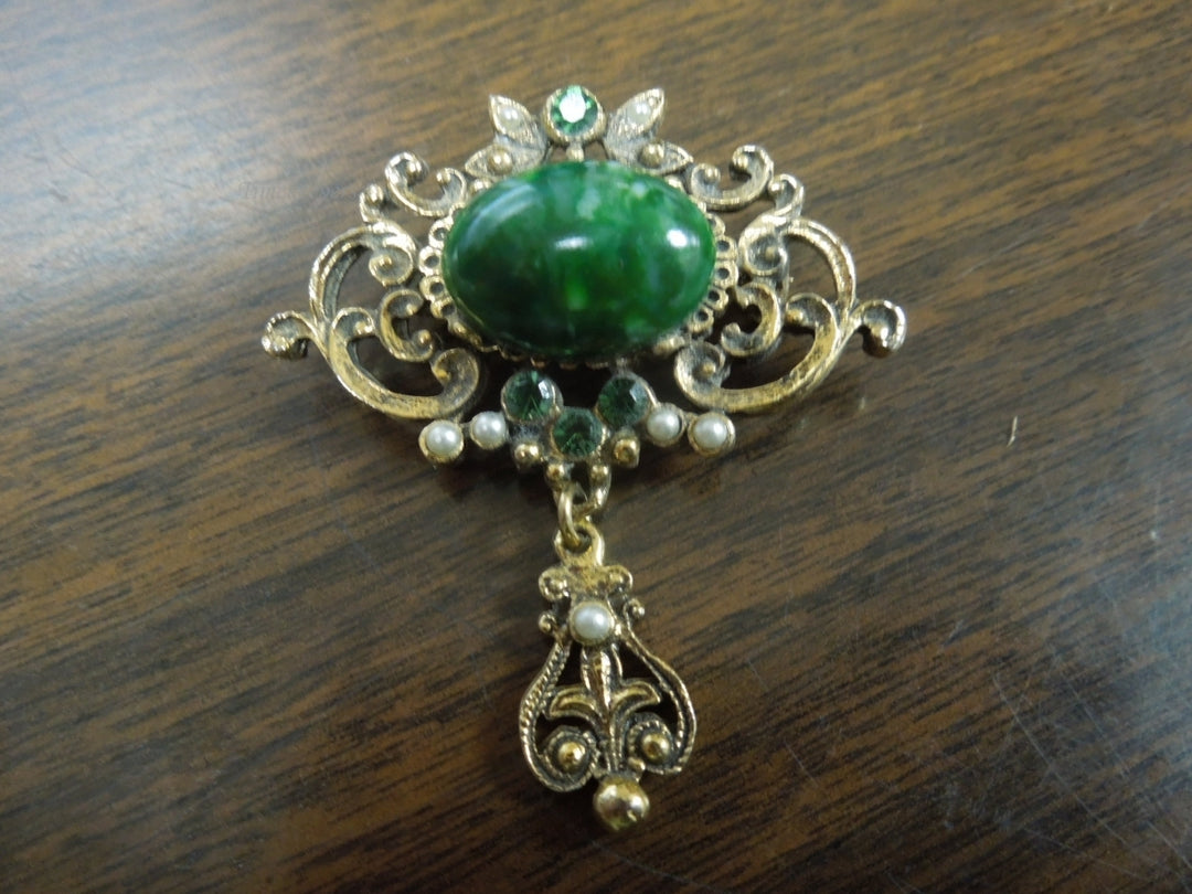 q940 Vintage Gold Filled White Green Gemstone Pearl Pin Brooch