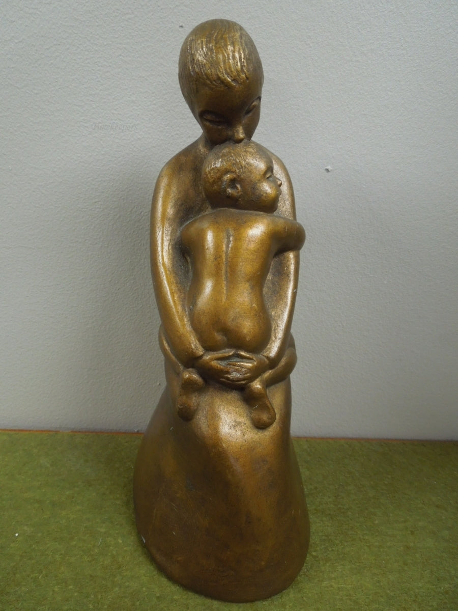 q949 1970 HELGA MEYER Replica Sculpture "Together" Mother and Baby Figurine, Vintage 8"