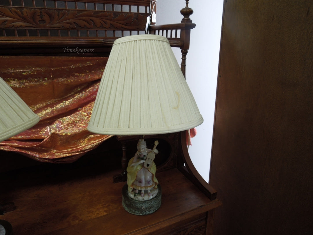 h937 Beautiful Vintage Porcelain Figurine Lamps One Man one Lady Working