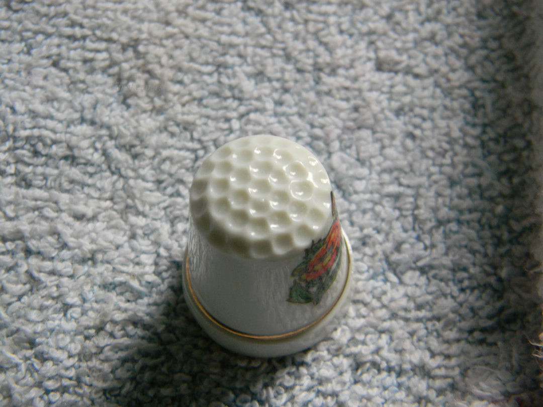 j934 Nice Vintage Ceramic Thimble in White with a Flower