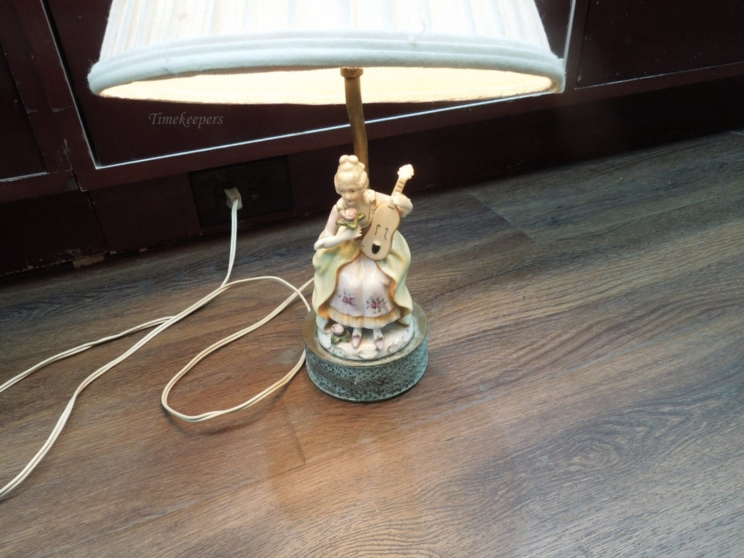 h937 Beautiful Vintage Porcelain Figurine Lamps One Man one Lady Working