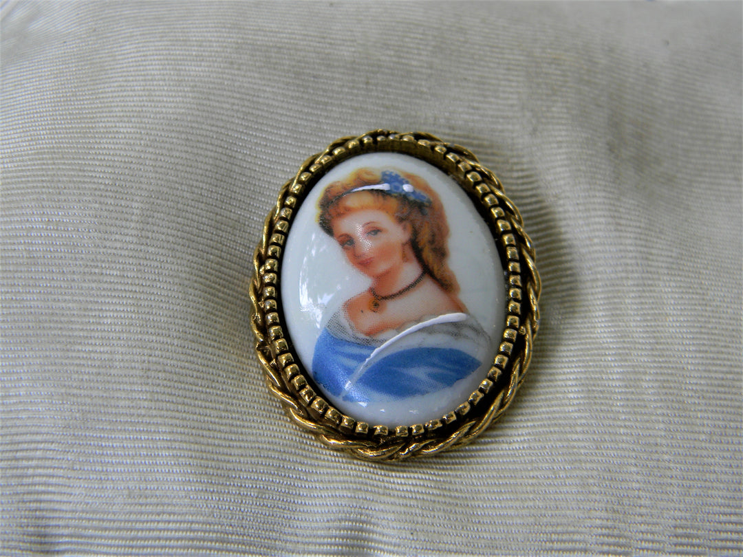 j956 Lovely Lady in Blue Goldette Printed and Painted Vintage Brooch