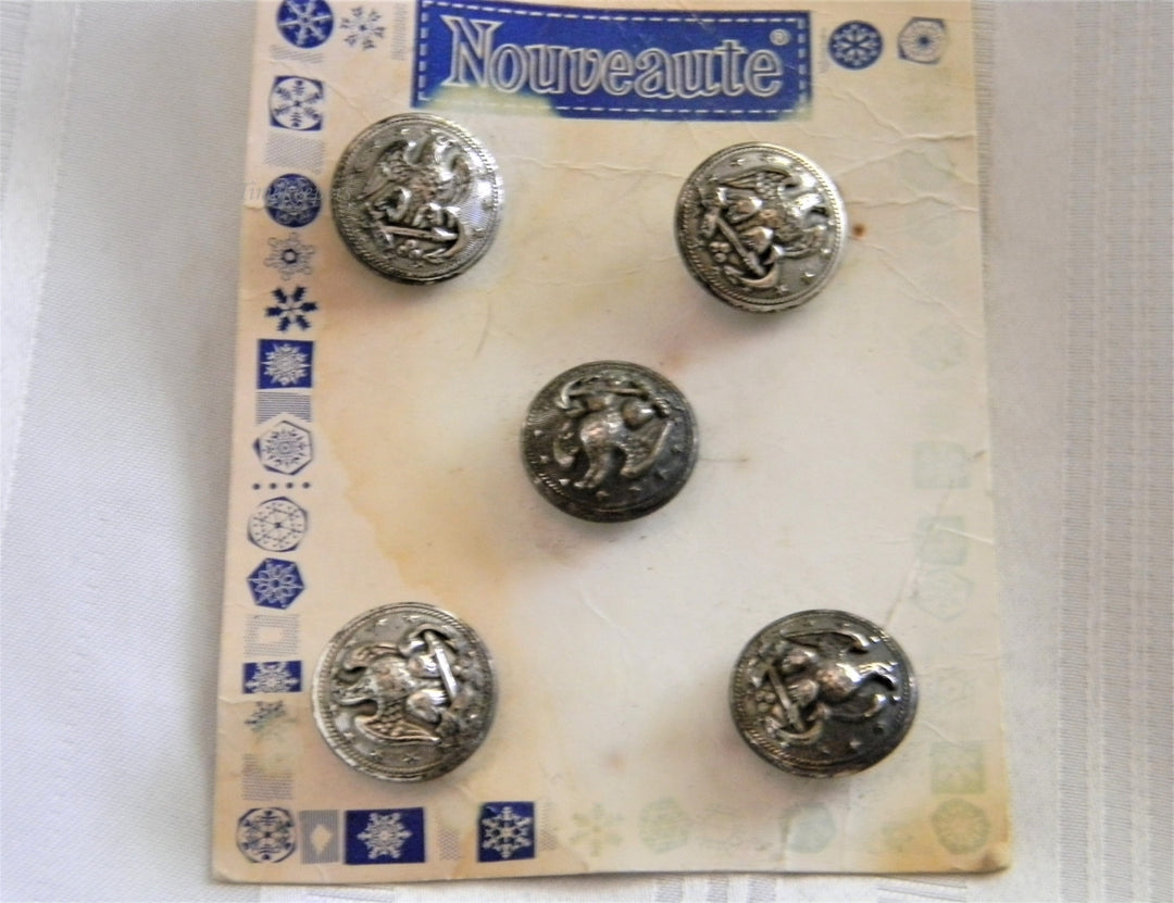 p209 Set of (5) Vintage Nouveaute Eagle Buttons on Original Card in Silver Tone