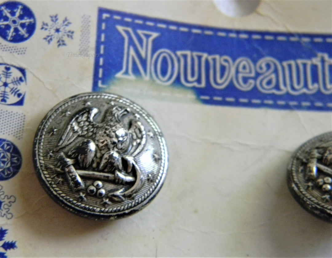p209 Set of (5) Vintage Nouveaute Eagle Buttons on Original Card in Silver Tone