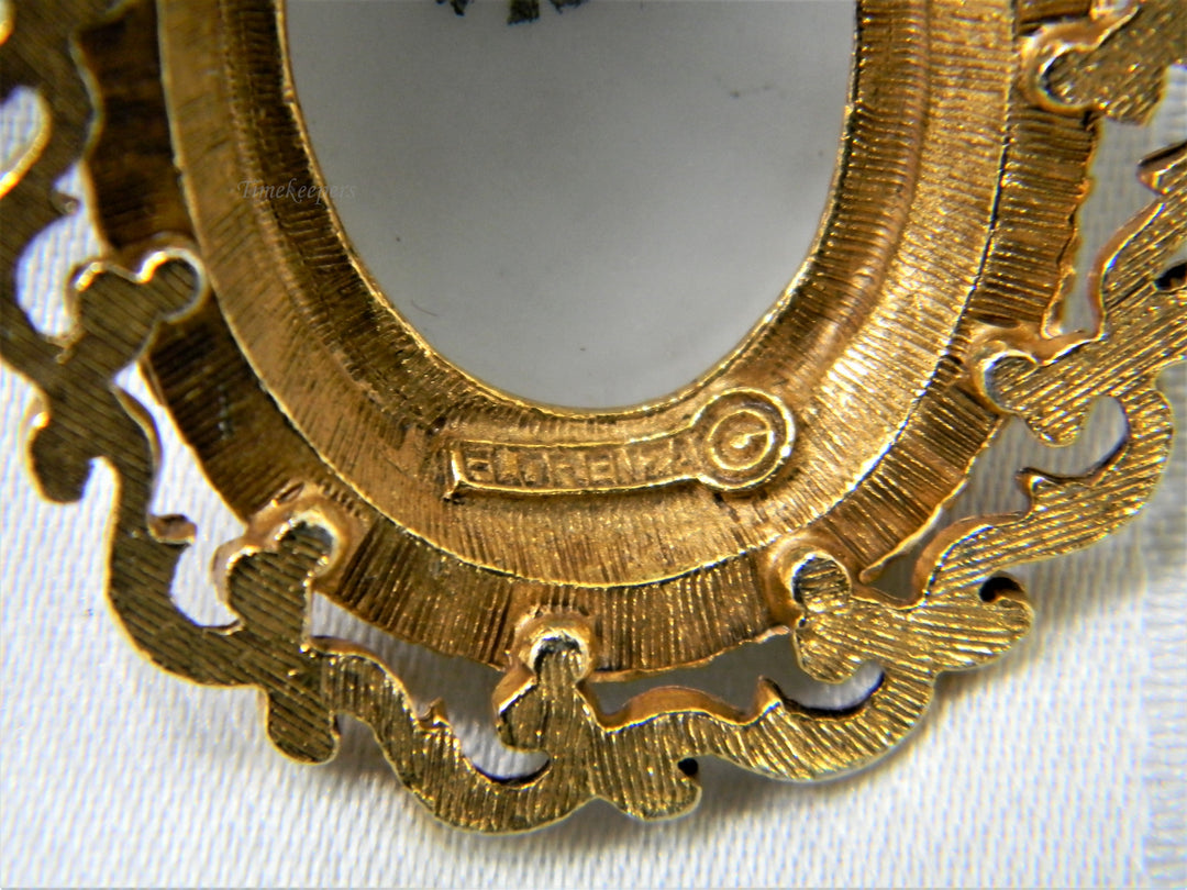 j957 Florenza Convertible Porcelain Vintage Brooch with Lady in Blue Gold Tone