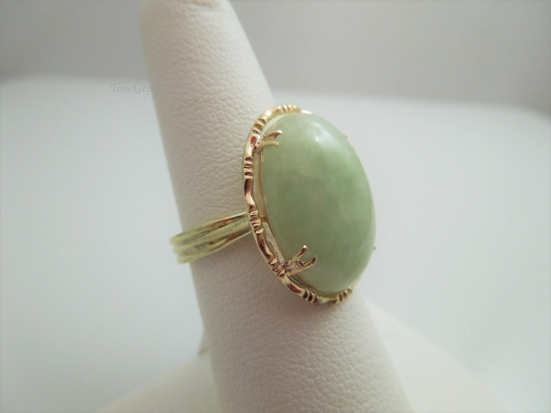 g894 Beautiful Ladies 14kt Yellow Gold Oval Jadeite Ring Size 6.5