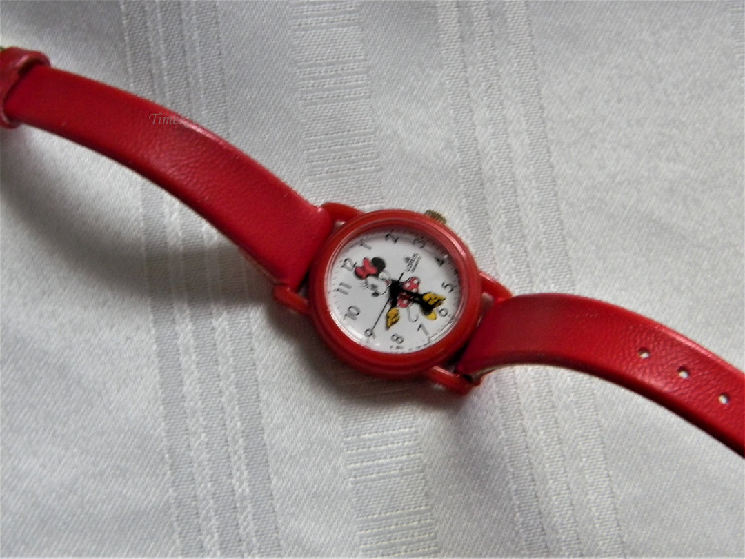 j963 Great Little Minnie Mouse Lorus Quartz Watch in Red