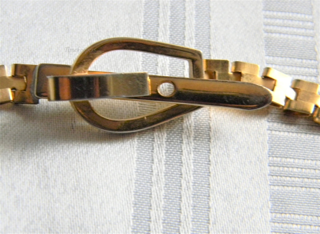 p227 Beautiful Narrow Gold Tone Link Belt with Clip Latch Buckle