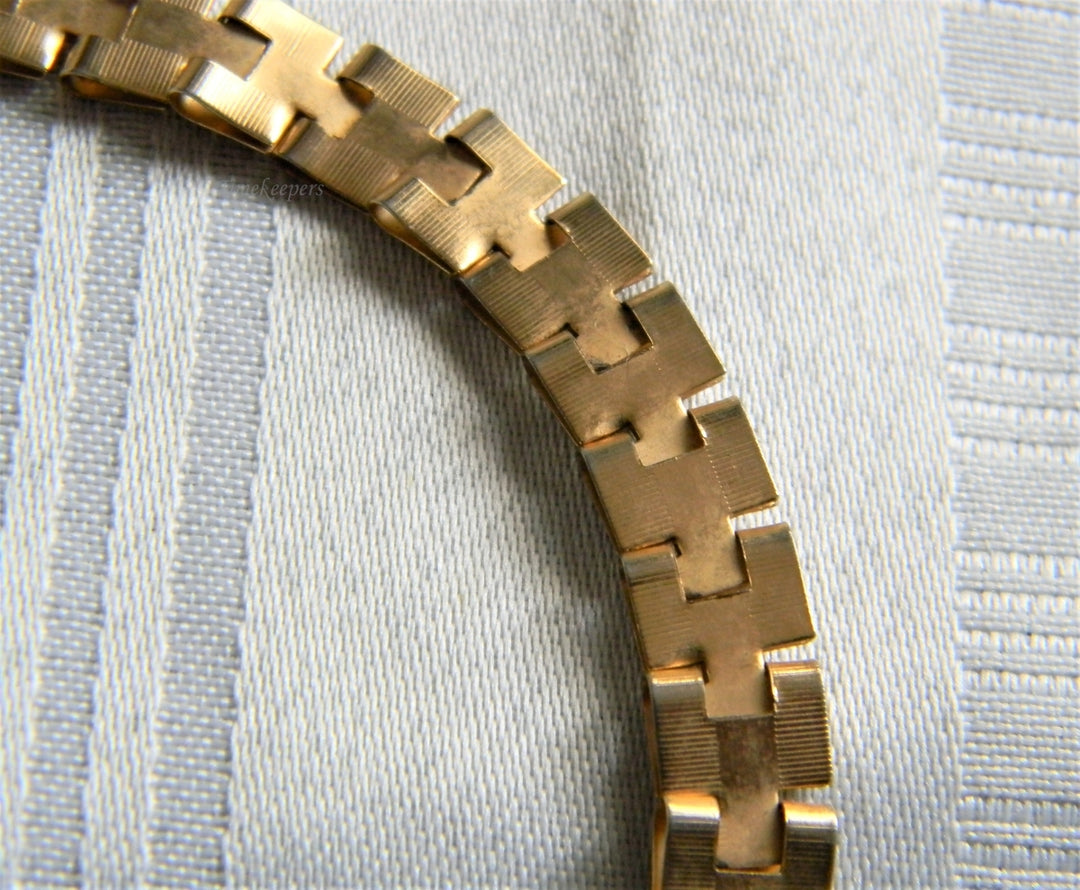 p227 Beautiful Narrow Gold Tone Link Belt with Clip Latch Buckle