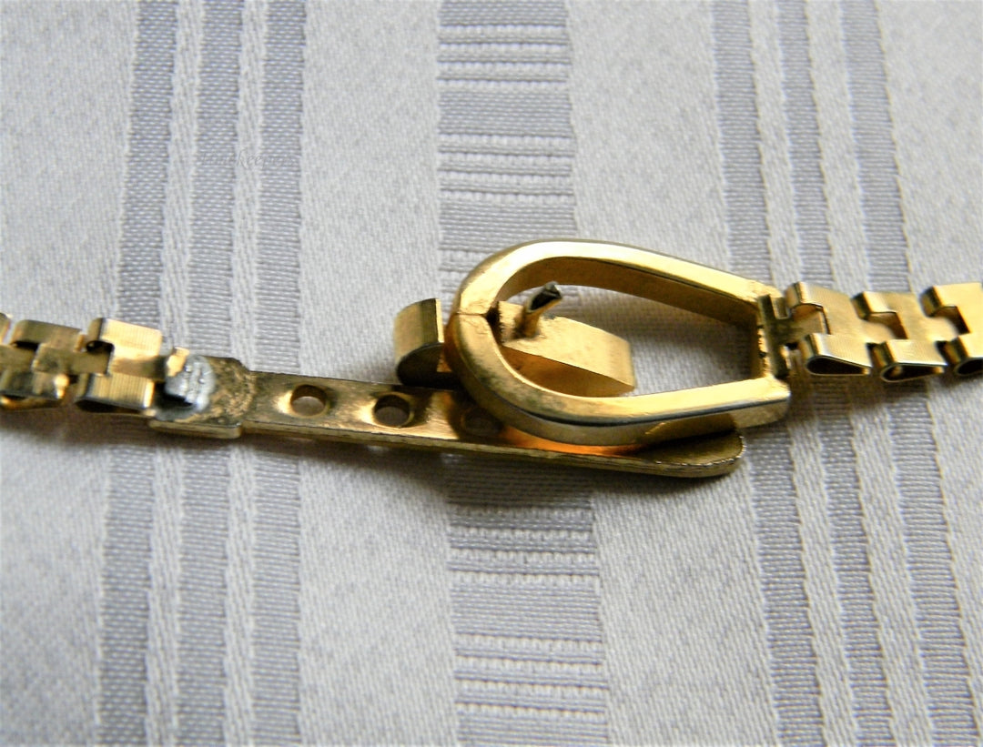 p227 Beautiful Narrow Gold Tone Link Belt with Clip Latch Buckle