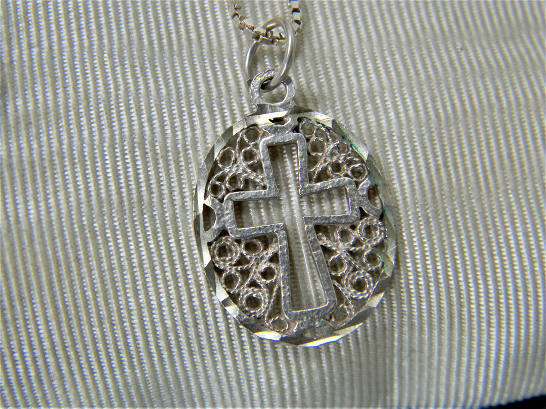 j301 Beautiful Sterling Silver Oval Filigree Cross Pendant on Sterling Box Chain