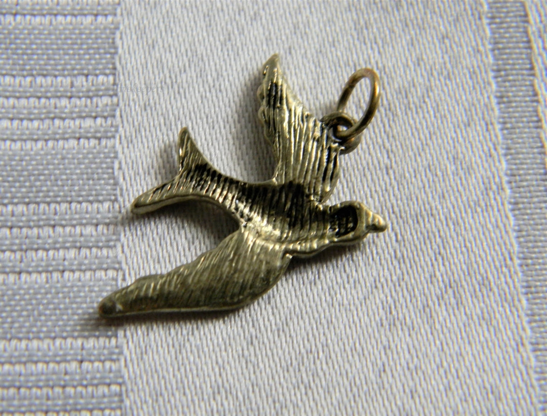 p230 Nice Bird in Flight Gold Tone Pendant (No Chain)