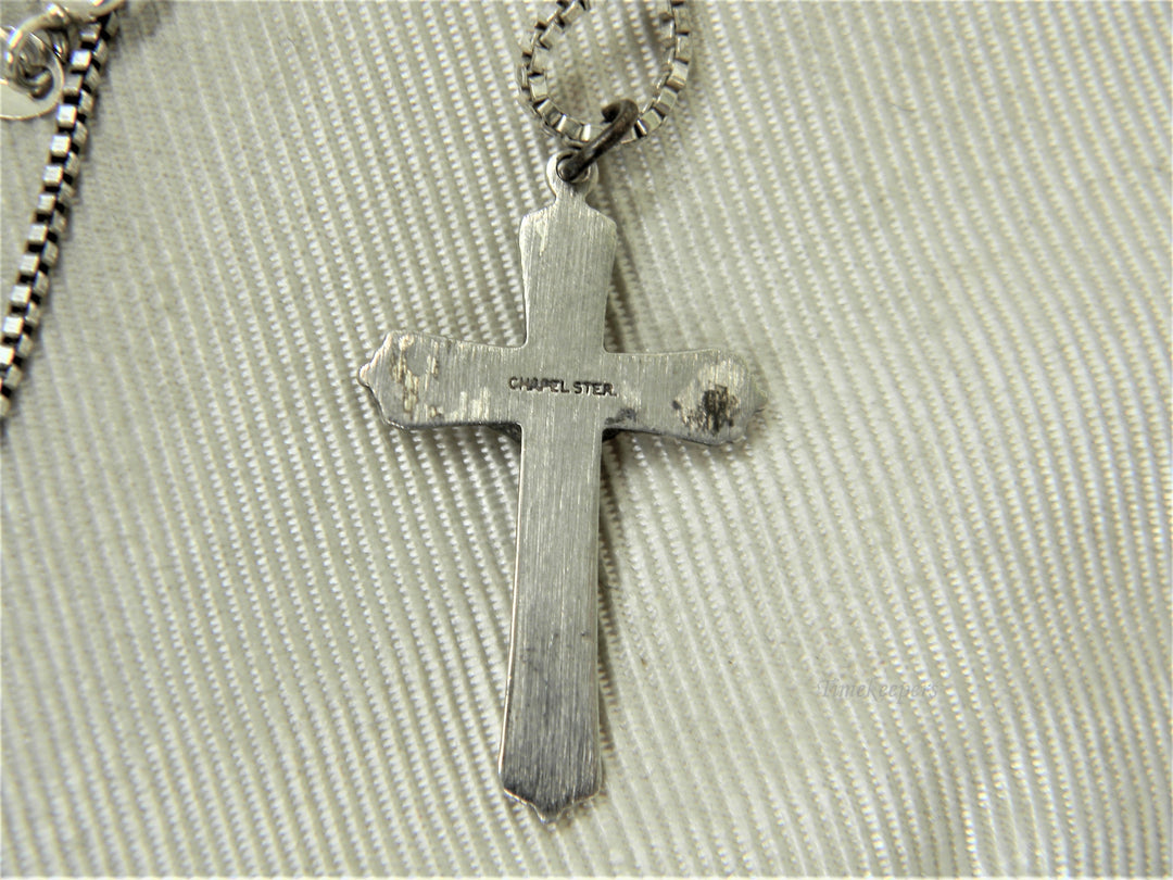 j303 Beautiful Sterling Silver Crucifix Pendant on Sterling Box Chain