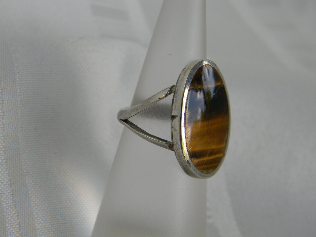 j981 Pretty Vintage Sterling Silver Ring with Tiger eye Stone Size 5