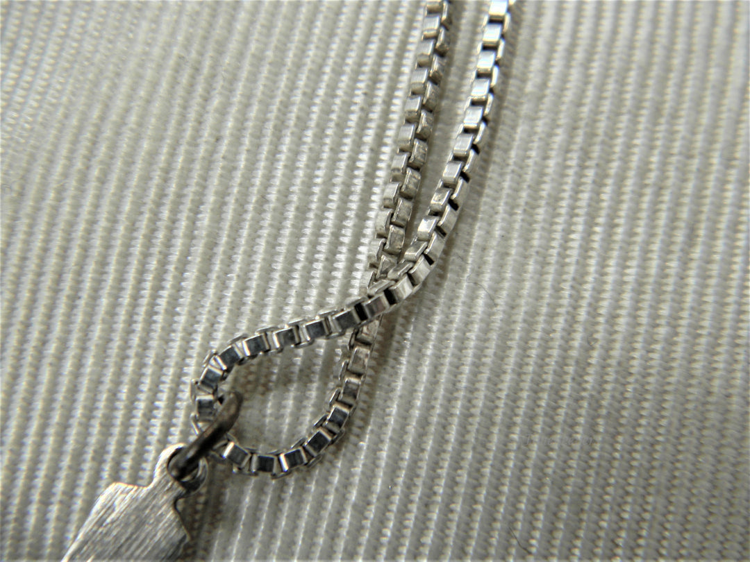 j303 Beautiful Sterling Silver Crucifix Pendant on Sterling Box Chain