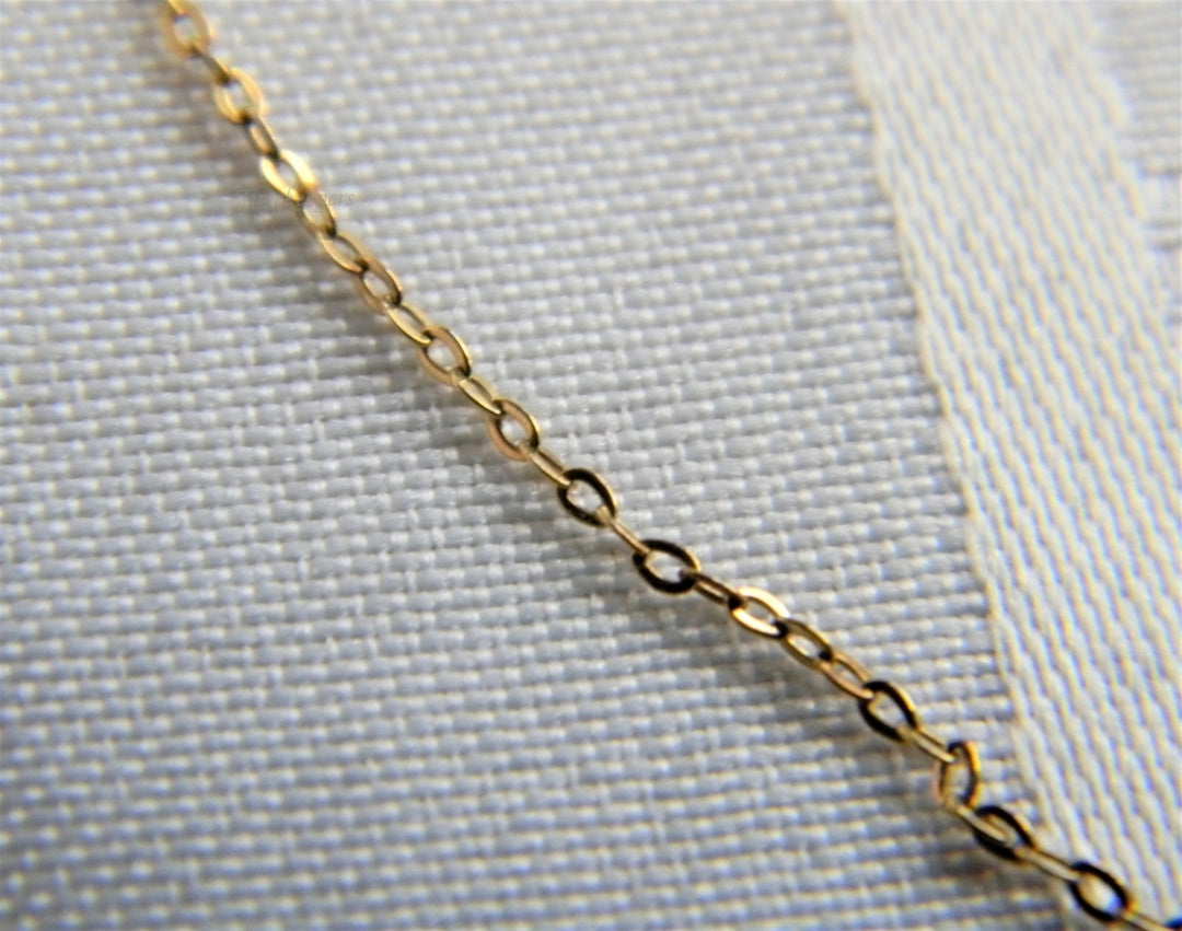 p237 Lovely Gold Tone Rolo Chain Bracelet with Small Medallion Covered with CZ