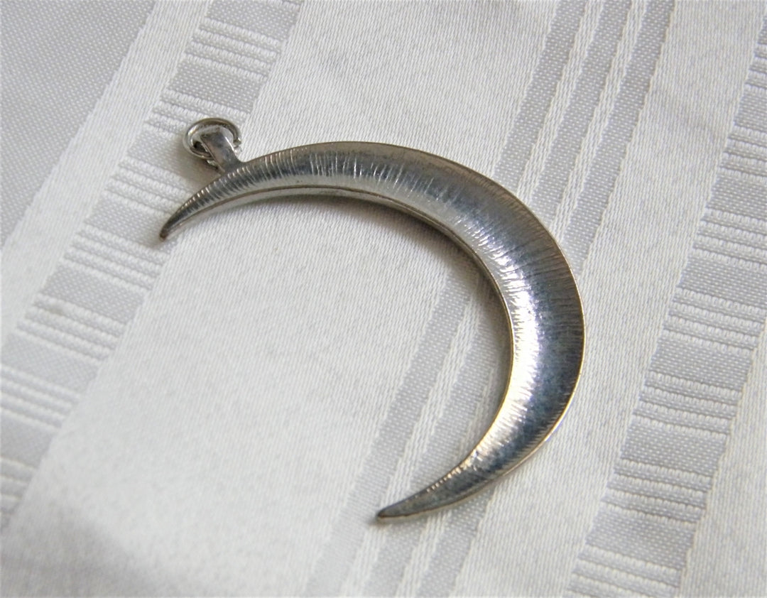 p244 Vintage Silver Tone Embossed Crescent Moon Pendant/ Charm (No Chain)