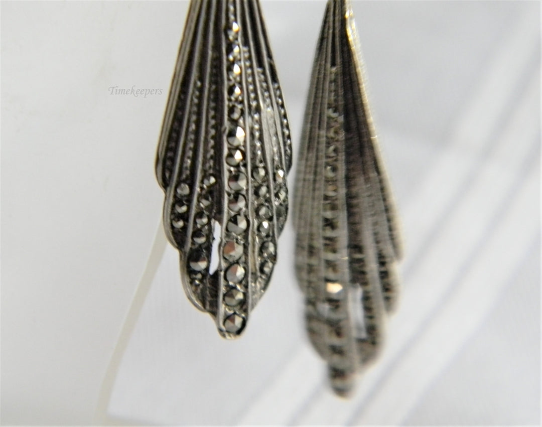 p250 Stunning Silver Hook Dangle Pierced Earrings with Marcasite