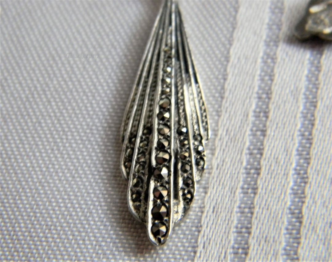 p250 Stunning Silver Hook Dangle Pierced Earrings with Marcasite