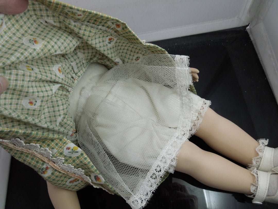 h686 Vintage Doll with cloth Body Porcelain Head, Hands, Legs and Feet