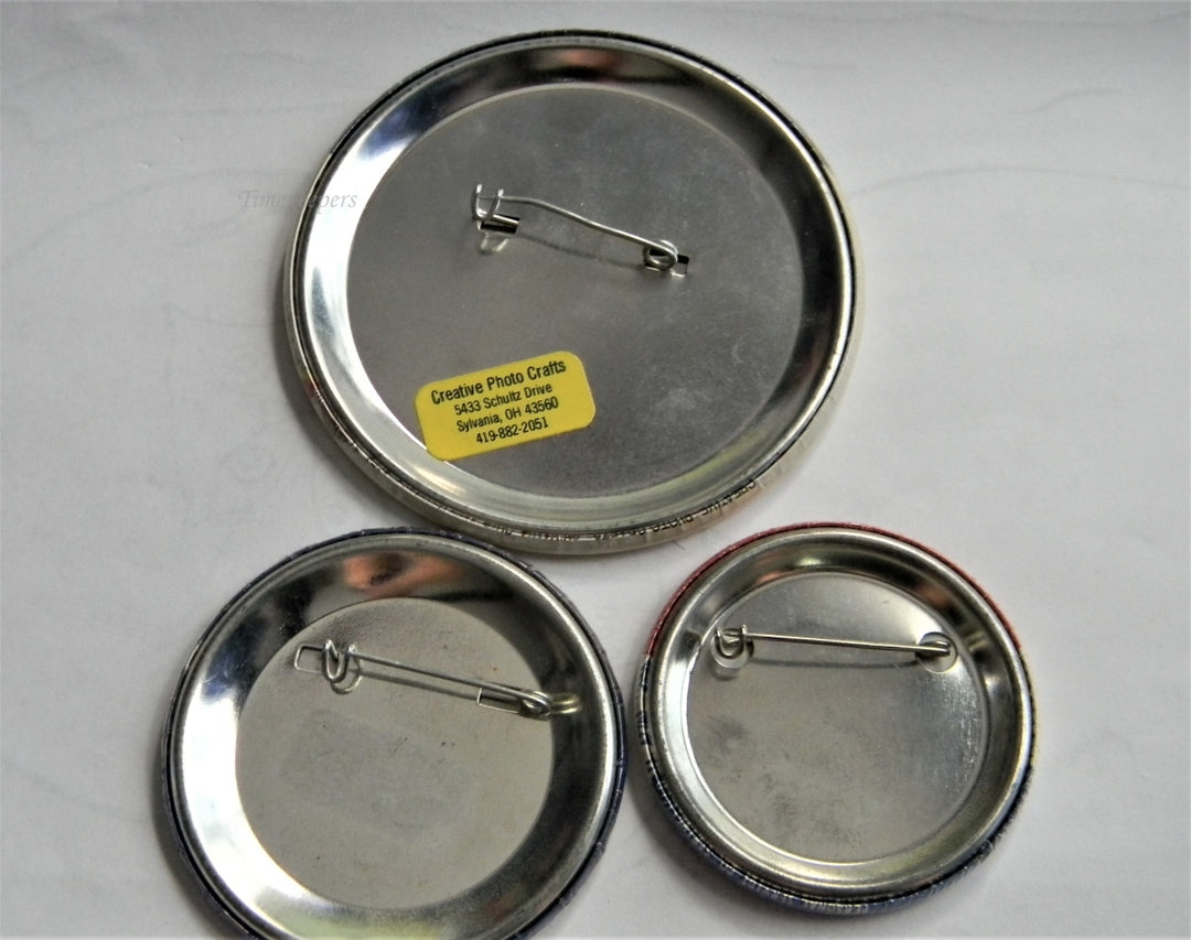 p272 Lot of Three Campaign Buttons, Reagan and No Reagan