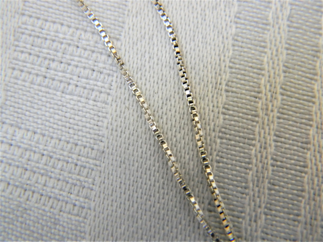 j342 Beautiful Sterling Silver Heart Pendant with Purple Stones on 18" Box Chain