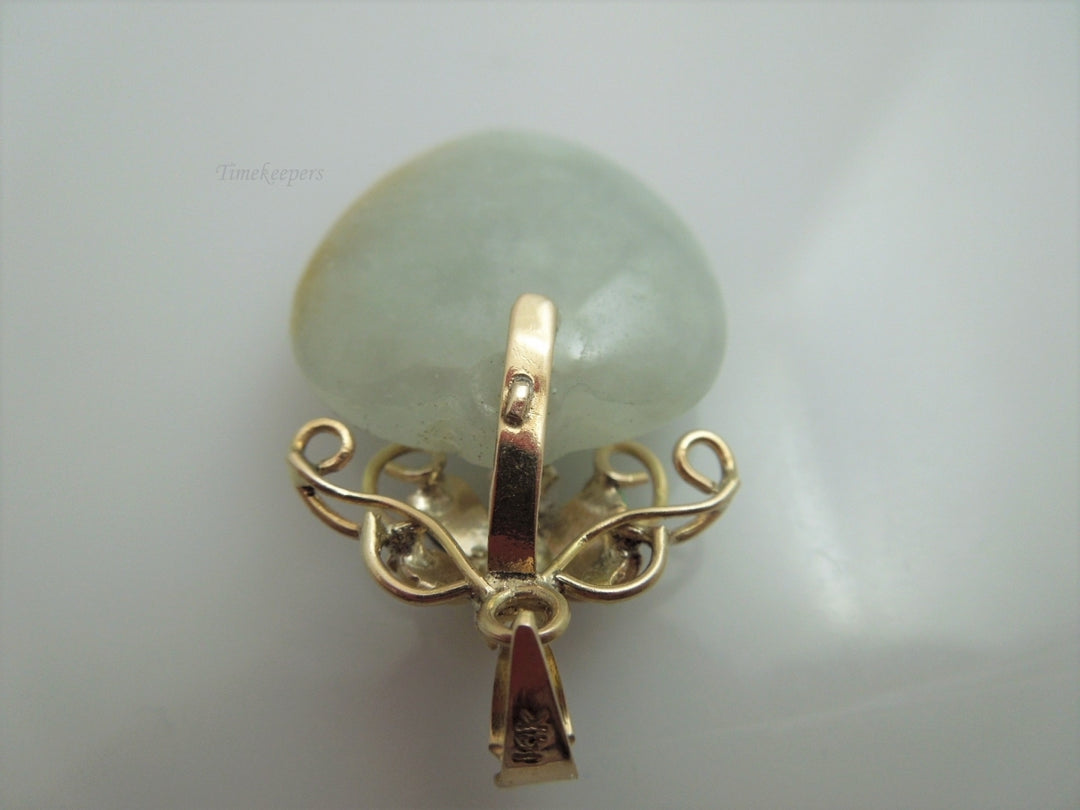 g957 Lovely Ladies 14kt Yellow Gold Heart Shaped Jade Pendant