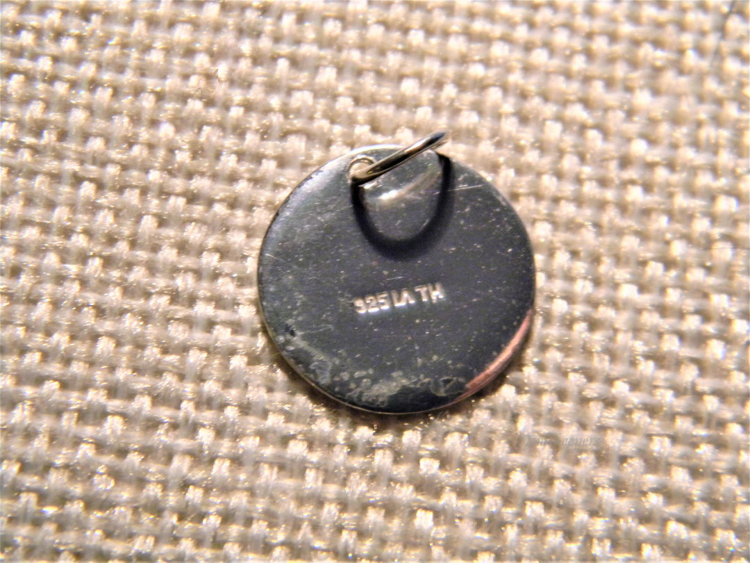 j364 Sterling Silver Round Charm or Pendant Says 'I love You'