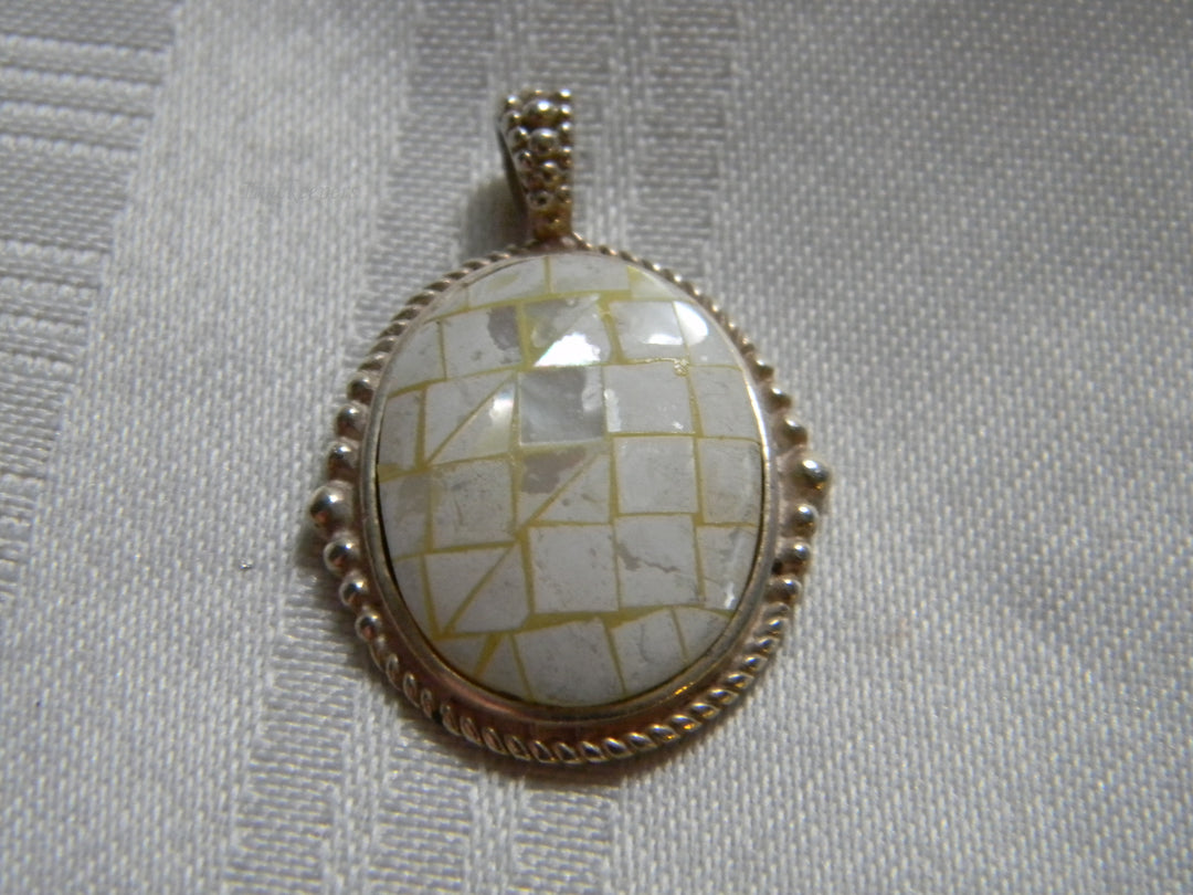 h425 Beautiful Vintage Sterling Silver Mosaic MOP Pendant