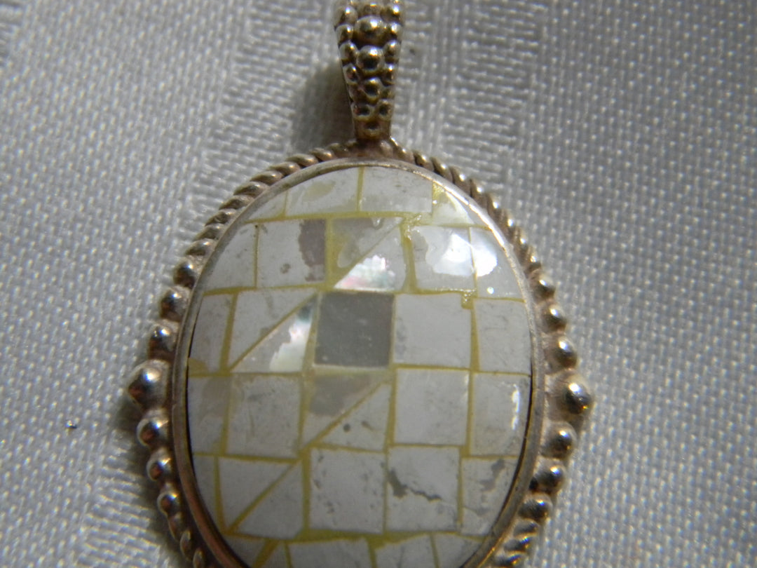 h425 Beautiful Vintage Sterling Silver Mosaic MOP Pendant