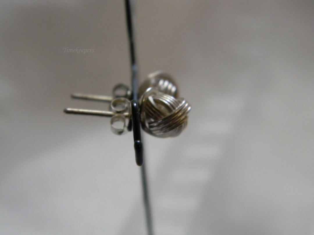 h428 Pretty Sterling Silver Knot Post Earrings