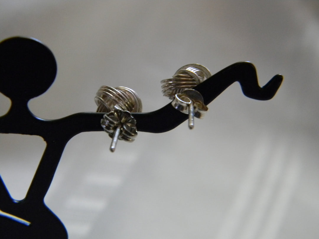 h428 Pretty Sterling Silver Knot Post Earrings