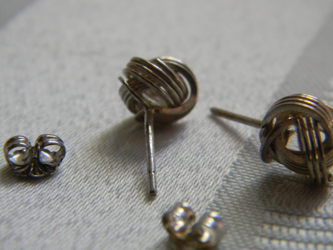 h428 Pretty Sterling Silver Knot Post Earrings