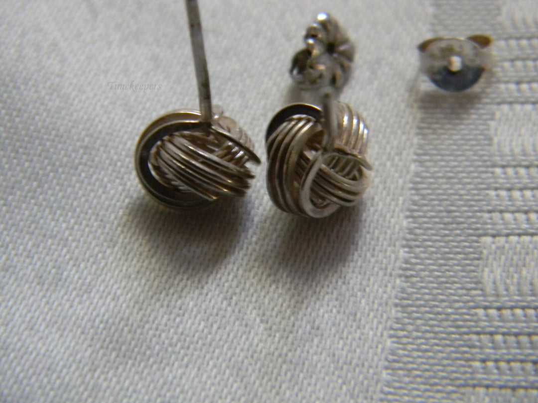 h428 Pretty Sterling Silver Knot Post Earrings