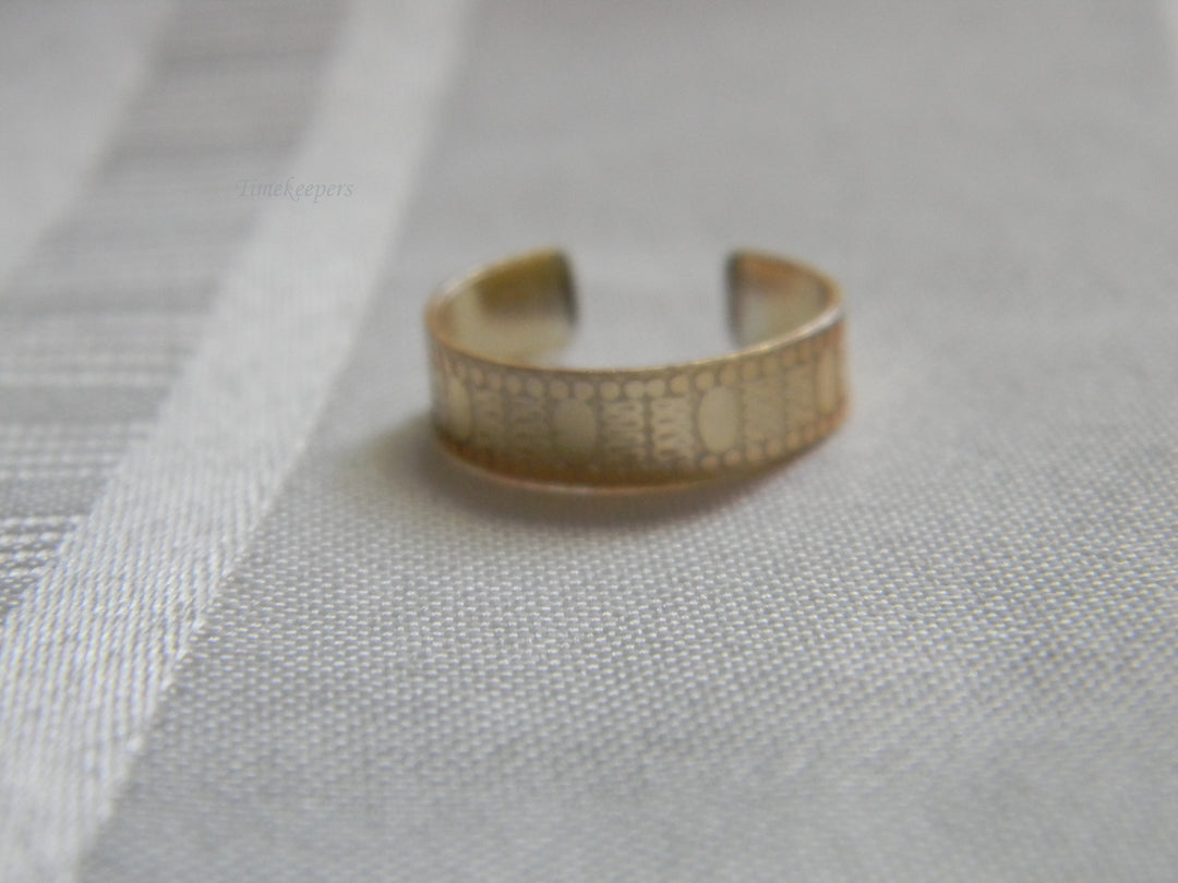 h434 Lovely Vintage Sterling Silver Toe Ring with Gold Wash (adjustable)