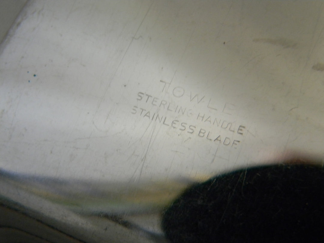 h439 Nice Vintage Towle Pie/ Cake Server Sterling Silver Handle