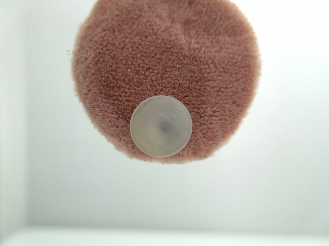 k586 Ladies Dainty 14kt Yellow Gold Mother of Pearl Earring Studs