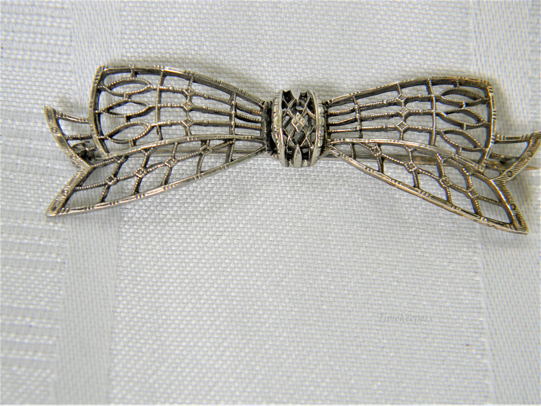 j383 Beautiful Vintage Sterling Cut Out Design Bow Brooch