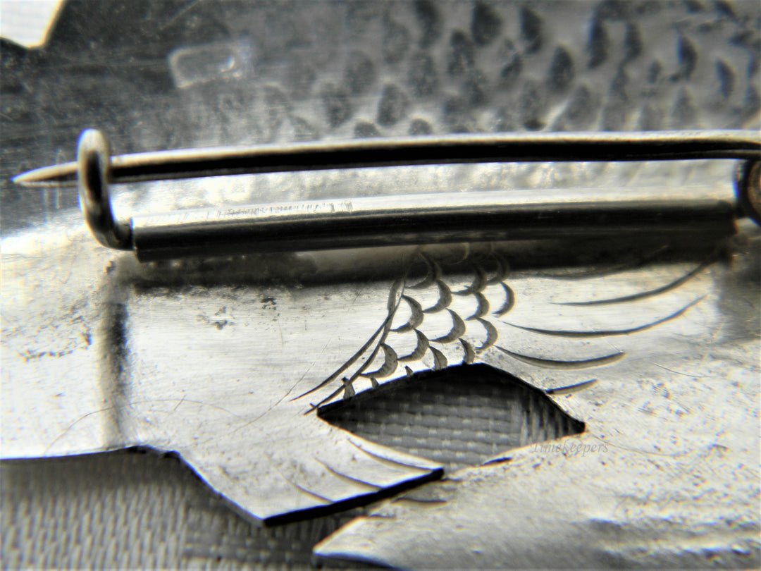 j384 Beautiful Vintage Sterling Jumping Fish Brooch