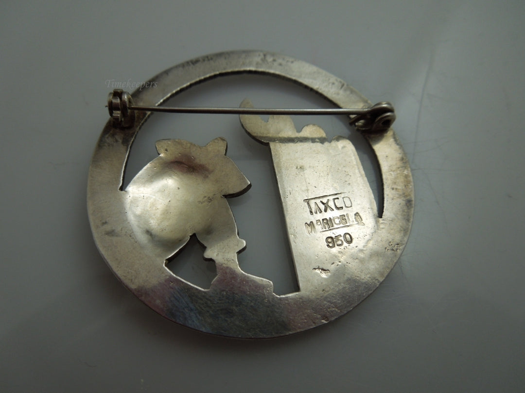 q005 Beautiful Sterling Silver Round Pin/Brooch-Vintage