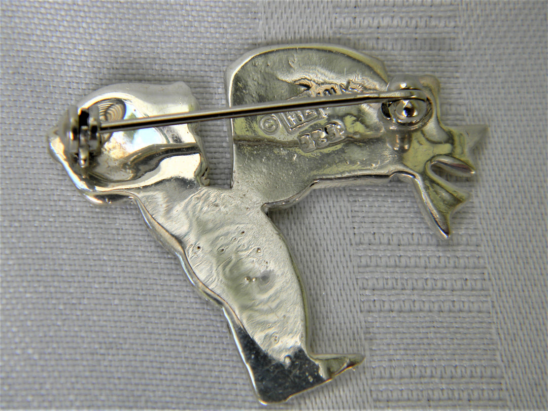 j385 Beautiful Vintage Sterling Little Girl with Gift Brooch