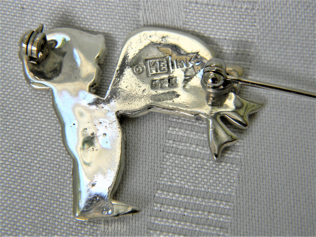 j385 Beautiful Vintage Sterling Little Girl with Gift Brooch