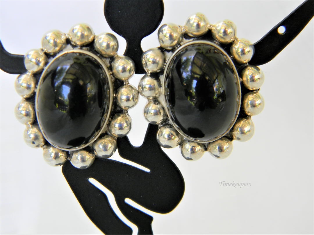 j396 Beautiful Oval Onyx Cabochon Silver Earrings NOT PIERCED EARRINGS