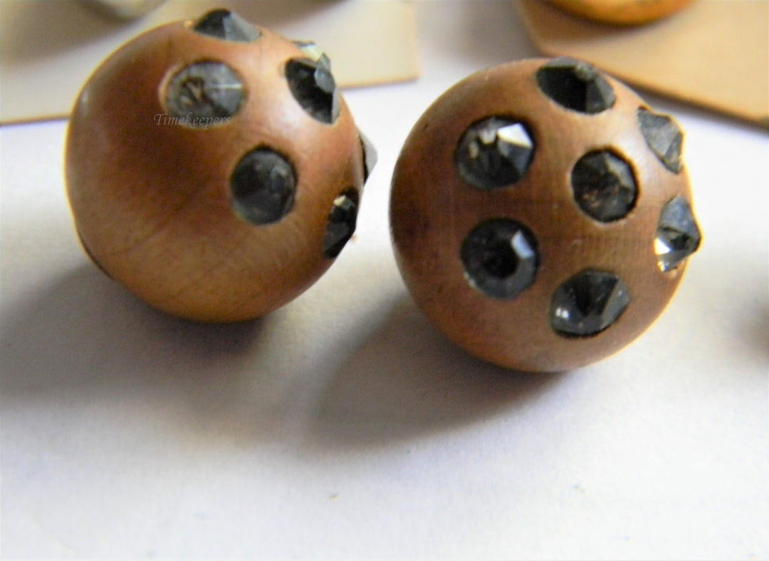 p343 Nice Vintage Buttons 4 Styles, Wood, Metal and Plastic with Shanks