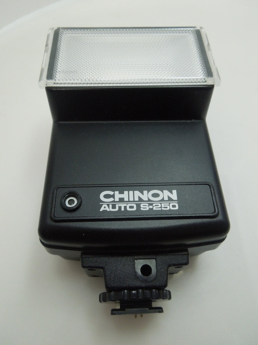 s597 Chinon Auto S-250 Electronic Flash Unit photography