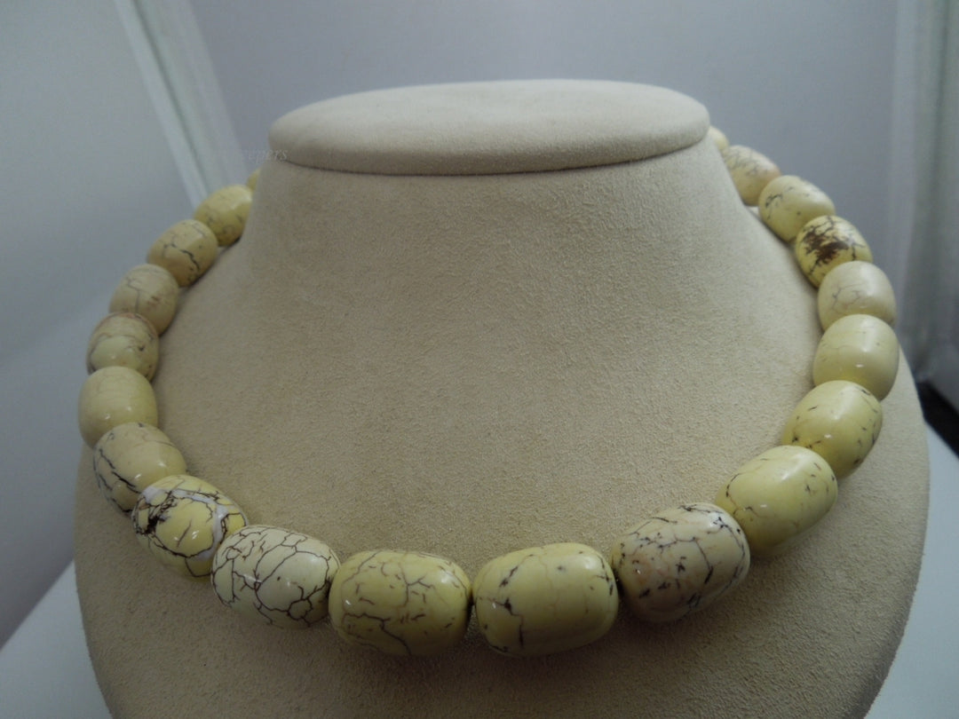 q017 Beautiful Beige Beads Gold Plated Necklace for Women